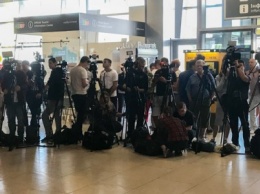 Как в аэропорту "Киев" семь часов ждали пленных моряков и Сенцова из России