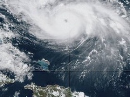 Ураган "Дориан" усилился до 4-й степени, с Багам эвакуируют людей, объявлено чрезвычайное положение