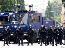 Как работает немецкая полиция на митингах: чаще уговаривает, реже бьет