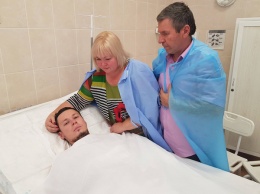 Разорвало бронежилет и отбросило в сторону: в больницу Мечникова доставили тяжелораненого бойца