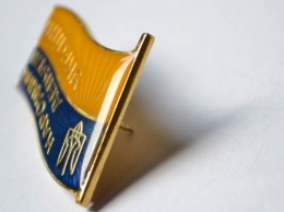 ЦИК купила серебряные депутатские значки по 1800 гривен: фото