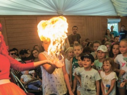 На жилмассиве Сокол в Днепре 1 сентября отпраздновали семейным фестивалем искусств