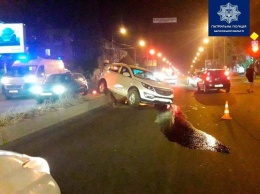 В центре Запорожья пьяный водитель влетел в отбойник