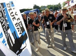 Музыкальный парад участников фестиваля «Live in Blue Bay» состоится в Коктебеле 6 сентября