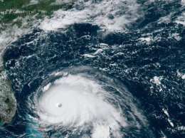 Охотники за ураганами сняли Дориан изнутри: потрясающее видео из "глаза" стихии