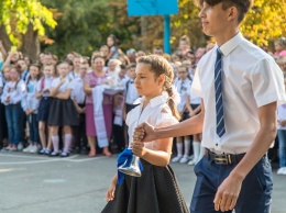 Тысячи первоклассников, караваи и заторы на дорогах: в одесских школах прозвенел первый звонок