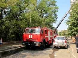 На Дюковской горела квартира: пожарные спасли женщину