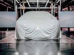 Mercedes-Benz подогревает интерес к новому EQ свежими тизерами