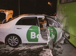 Двойное ДТП в Киеве: на Харьковском шоссе загорелась Toyota