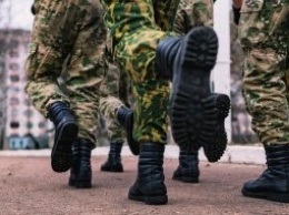 Констрактник-заочник: в воинской части Кривого Рога отсутствующему солдату начисляли зарплату и продвигали по службе