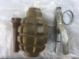В Черкассах женщина носила в пакете оружие и гранату