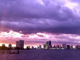Ураган «Дориан» окрасил небо над Флоридой в фиолетовый цвет