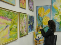 В Сумах художница с ДЦП помогла собрать средства на реабилитацию 9-летнего мальчика