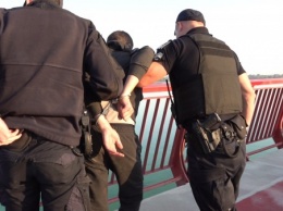 Едва "не обновил": самоубийца пытался спрыгнуть с Нового моста