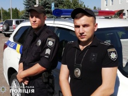 В Южноукраинске рецидивист пытался выбросить заложницу с балкона и ударил ножом полицейского
