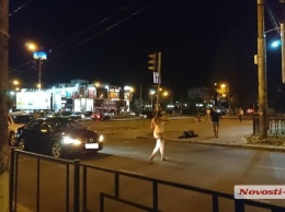 В центре Николаева пьяный пешеход, спровоцировавший ДТП, получил с ноги в голову