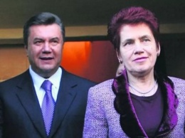 Супруга Януковича затеяла развлечения в Крыму: странные снимки слили в сеть