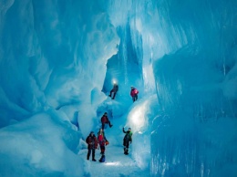 Украинские полярники нашли затерянную ледниковую пещеру в Антарктиде