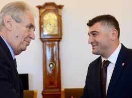 Президент Чехии обсудил с лидерами русинов "большую автономию" украинского Закарпатья