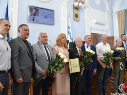 Сессия Николаевского горсовета: Депутаты тайным голосованием присвоили звания почетного семи горожанам