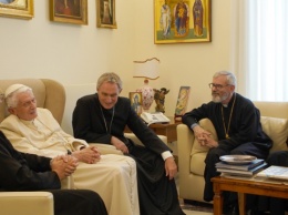 Папа-эмерит Бенедикт XVI принял делегацию Синода УГКЦ