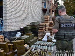 На Донбассе три добровольческие батальоны передали оружие полиции