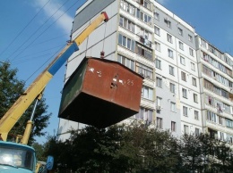 В Днепре продолжают демонтировать незаконные гаражи