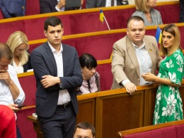 В «Слуге народа» появилась своя «Савченко», фото одиозной выходки слили в сеть: «Ходят в парламенте, как дома»