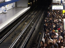 В Париже из-за забастовки траспортников остановилось метро