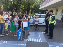 В центре Харькова дети решали взрослые проблемы (фото, видео)