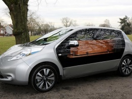 Британцы превратили Nissan Leaf в «зеленый» катафалк