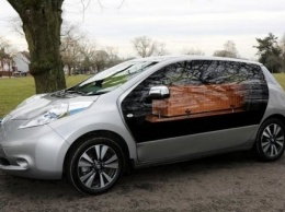 Nissan Leaf превратили в экологичный катафалк