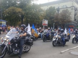 В центре Днепра проходят народные гуляния в честь Дня города