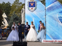 В Николаеве поздравили молодоженов, юбиляров и многодетные семьи