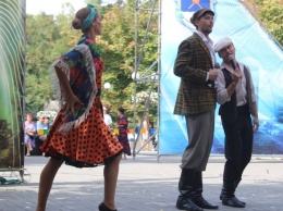 Украинский драмтеатр поздравил николаевцев с Днем города, - ФОТОРЕПОРТАЖ
