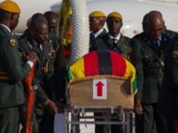 В Зимбабве хоронят Мугабе: давка, беспорядки и раненые