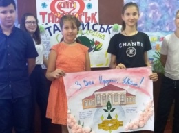 Как ученики школы №7 в Таврийске поздравили родной город
