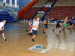 Баскетбольные судьи приехали в Николаев учиться у арбитров ФИБА Раевского и Чайковского