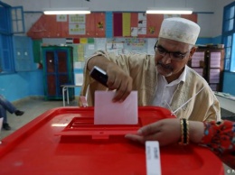 В Тунисе проходят досрочные выборы президента