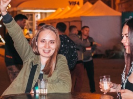 Хмельные лица и танцы на винограде: как в Киеве прошел фестиваль Ulichnaya Eda Wine