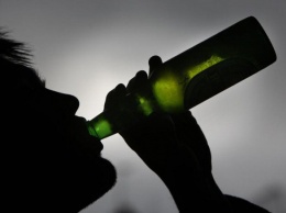 Подставная закупка: в Днепре с помощью школьника «накрыли» незаконную продажу алкоголя