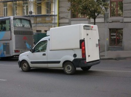 На украинских дорогах замечен необычный пикап Renault (фото)