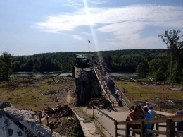 За ремонтом моста в Станице Луганской можно наблюдать онлайн - Луганская ОГА