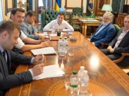 FT: Зеленский и Коломойский ищут компромисс по ПриватБанку - Гончарук