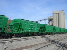 Почти 800 гривен на тонне зерновых теряют аграрии из-за коллапса на железной дороге, - Козаченко