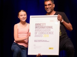 Amnesty International вручила премию 16-летней экоактивистке Грете Тунберг