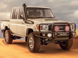 Старый Toyota Land Cruiser приспособили для езды по пустыне