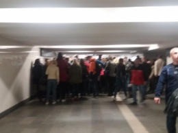 В Киеве на метро "Святошин" утром возникла давка