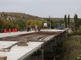 Ремонт моста в Сватово близится к завершению