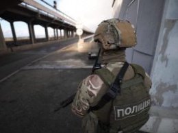 В Киеве на место инцидента с минером прибыл отряд снайперов (ФОТО)
